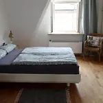Blaues Haus im Paradies